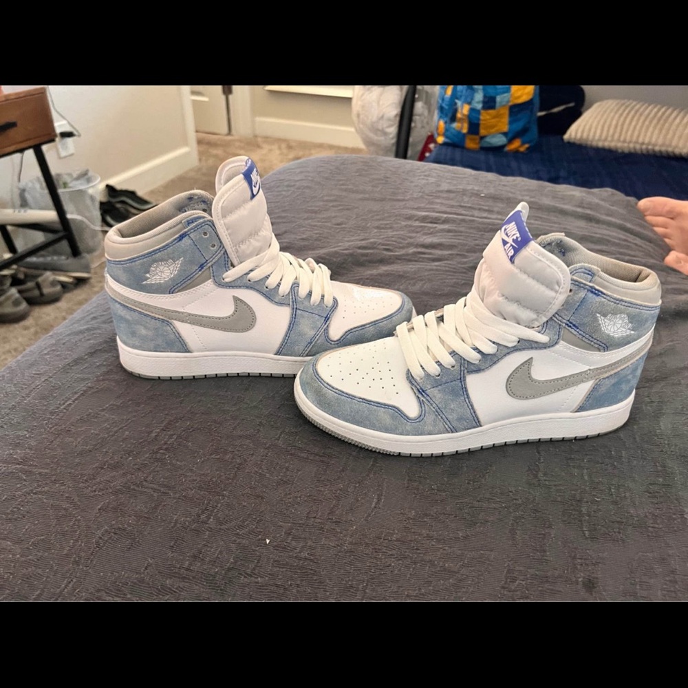 Nike air Jordan 1 hyper royal size 8 women